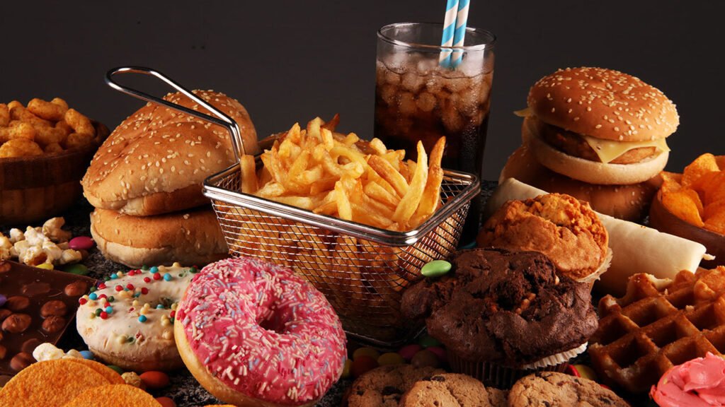 Burger, Pommes, Donuts und Softdrinks – typische Auslöser für Krebs durch Alltagsgifte