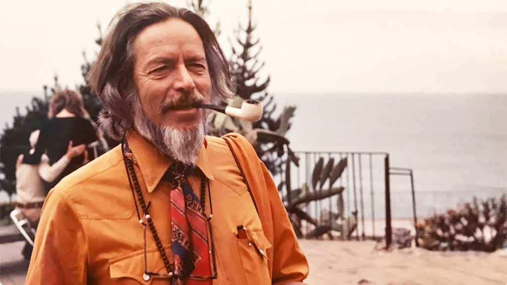 Interview mit Alan Watts – der Philosoph mit Pfeife am Meer