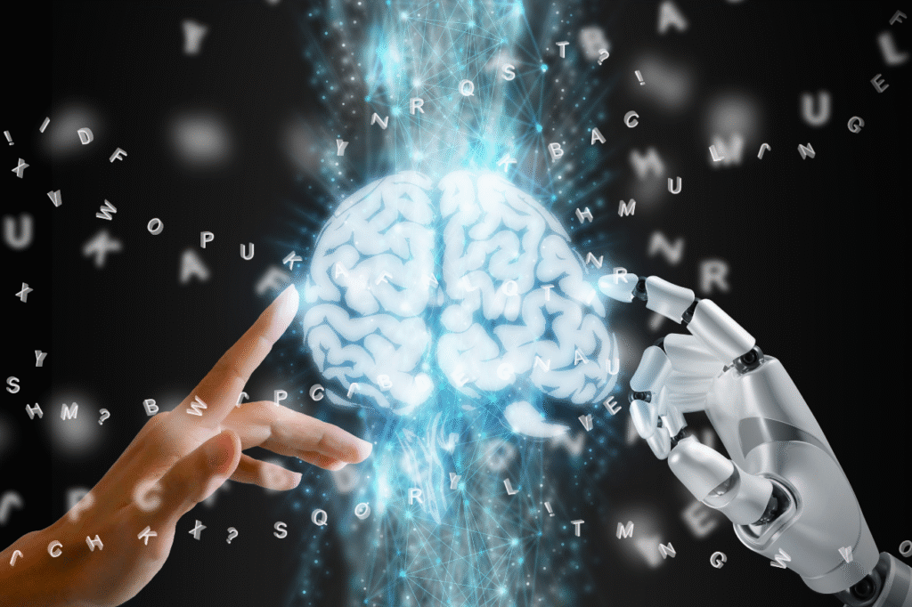 Roboter hält menschliches Gehirn in der Hand – symbolisch für Gedankenlesen durch KI