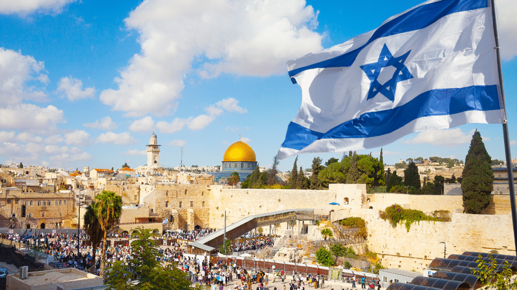 Israelische Flagge über der Klagemauer – Symbol für Israel als strategischer Vorposten der USA im Nahen Osten